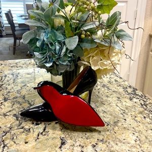 lovingly used Christian Louboutin pump 4” heel